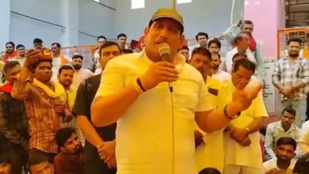 मंदिर किसी के डैडी का नहीं है… BJP विधायक प्रीतम लोधी के फिर बिगड़े बोल, 200 गाड़ियों के काफिले के साथ पहुंचकर कहा- अभी हिंदी में समझा रहा हूं