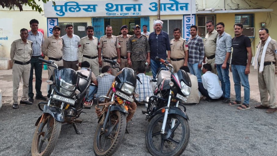 गुना के जंगल में पुलिस का छापा: जुआ फड़ से 08 जुआरी पकड़े,  नगदी सहित 2.31 लाख का माल जप्त