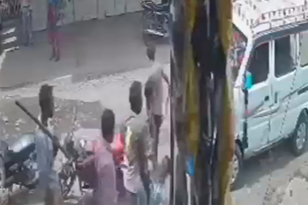 दवा लेने निकला युवक दिनदहाड़े अगवा, CCTV में कैद हुई पूरी वारदात