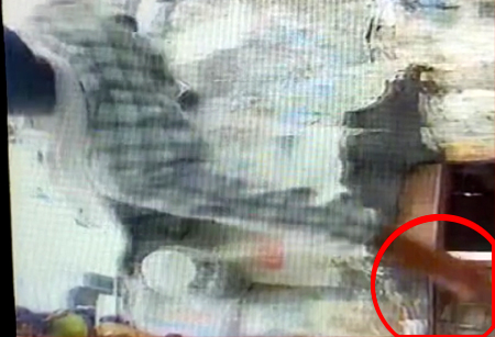 दिनदहाड़े कीटनाशक दुकान से 50 हजार की चोरी, CCTV में कैद हुआ चोर