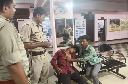 CM हेल्पलाइन पर शिकायत की तो राजगढ़ में दो भाइयों को पंचायत में बुलाकर पीटा, पीड़ित ने थाने में कीटनाशक पीया