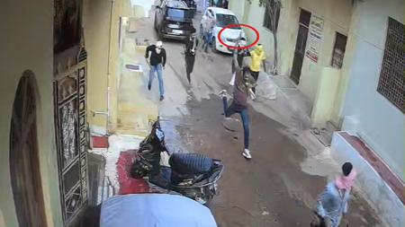 दरोगा के भतीजे की दबंगई: घर में घुसकर की ये हरकत, CCTV वीडियो आया सामने