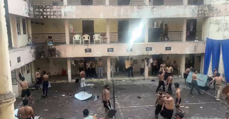 डीएवीवी आईईटी में फाइनल ईयर के छात्रों ने मचाया हंगामा, हॉस्टल में की तोड़फोड़