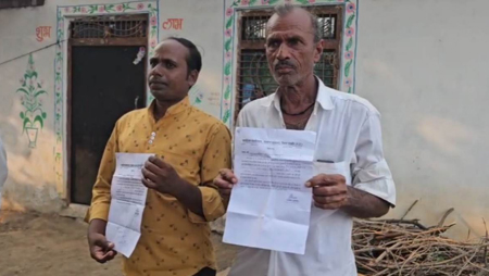एक ही गांव के 100 किसानों को पहले दिया फसल का मुआवजा, फिर अधिकारी वापस मांगने लगे पैसे..