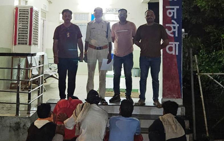 जुआ खेल रहे 11 जुआरियों पर प्रभावी कार्यवाही, नगदी एवं ताश की गड्डी जप्त