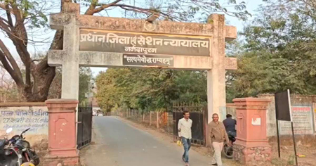 पुलिसकर्मी को 10 साल की जेल: कोर्ट ने दुष्कर्म मामले में सुनाई सजा, जुर्माना भी लगाया