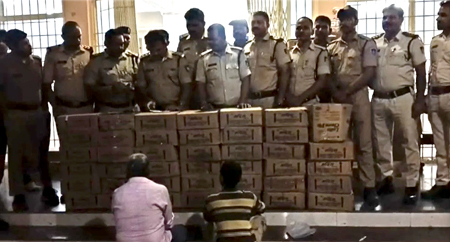 ड्राई डे पर पुलिस ने व्यायामशाला में मारा छापा, 112 पेटी अवैध शराब जब्त