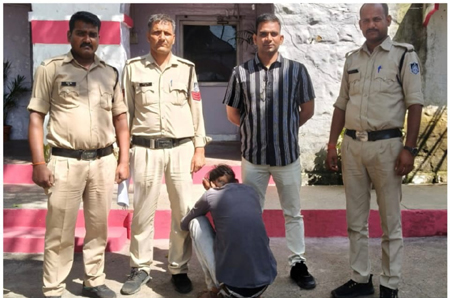धरना, प्रदर्शन एवं रैली पर प्रतिबंध, ...शराब की तस्करी करते आरोपी गिरफ्तार