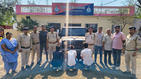 जिला बदर बदमाश सहित आरोपी टीआई गिरफ्तारजिला बदर बदमाश सहित आरोपी टीआई गिरफ्तार