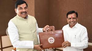 8वीं तक के छात्रों को टेट्रा पैक में फ्री दूध बांटेगी सरकार, 15 हजार शिक्षकों की होगी भर्ती