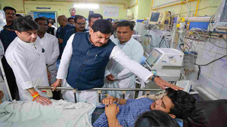 ग्वालियर ट्रक हादसे के घायलों से मिले CM डॉ. मोहन: अस्पताल पहुंचकर जाना हाल-चाल